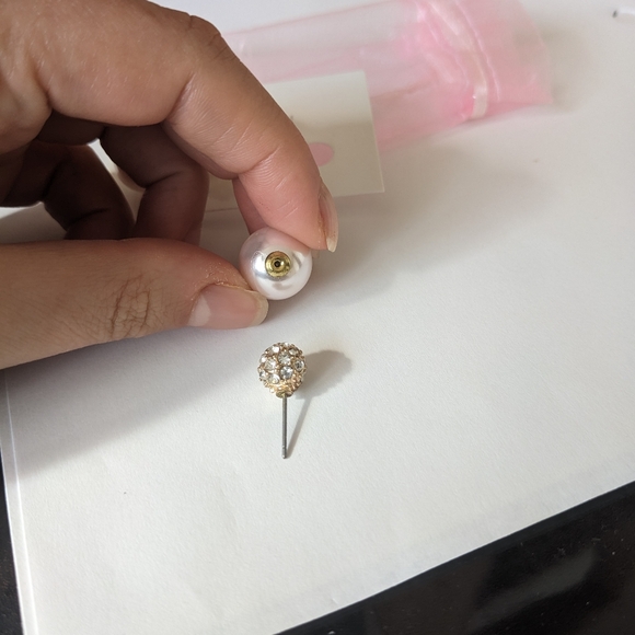 Pearl/Rhinestone Fashion Earrings - Picture 3 of 3